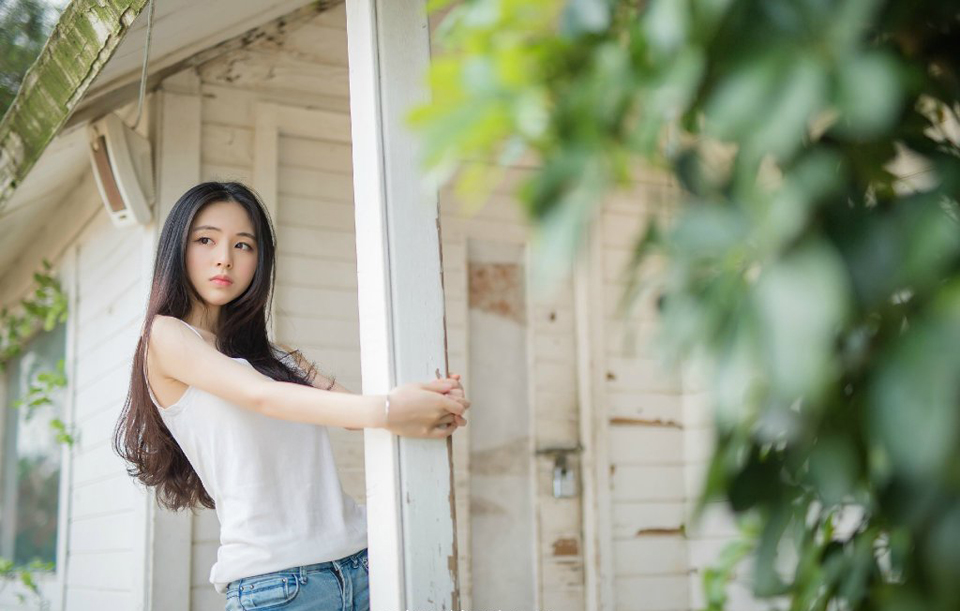 如果你懂我，就请你少些无端的猜疑，你要知道爱情的根基是信任;如果你懂我，就请你少些莫名的考验，你要知道爱情的底色是忠贞;如果你懂我，就请你少些人为的降温，你要知道爱情的保鲜是心跳;如果你懂我，就请你少些酸涩的追问，你要知道爱情的语言是无声。